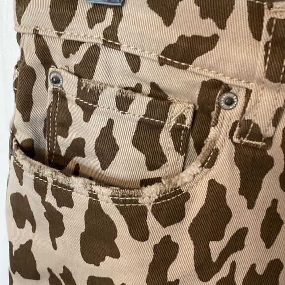 Kensie- Luxe 5-Pocket Animal Print Denim Mini Skirt in Tierra Leopard- Size 8 - Picture 5 of 9